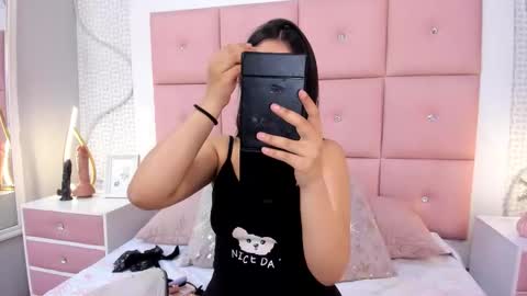 Mariana online show from 12-17-25, 12:22