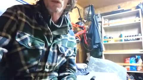 Snapshot of daiwants2fku chatting on 10-27-25, 09:52 dave online show from 10-27-25, 09:52