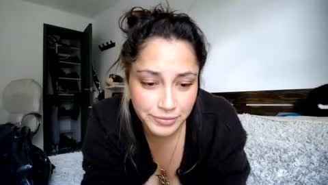 IG  dakotasofiaa online show from 07-16-26, 10:27