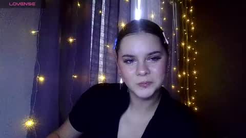 Snapshot of dakota_charm_ chatting on 06-25-26, 09:58 Dakota online show from 06-25-26, 09:58
