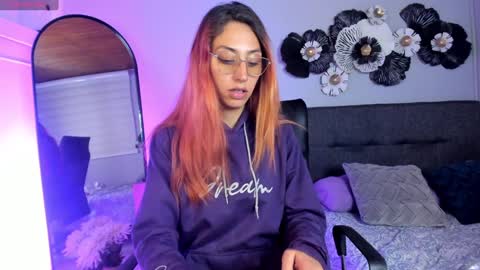 Snapshot of dalia_garrett chatting on 01-29-25, 01:37 Dalia online show from 01-29-25, 01:37