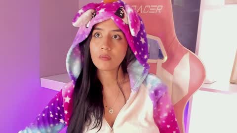 Snapshot of daliajohnson_ chatting on 01-01-25, 01:27 leila williams online show from 01-01-25, 01:27