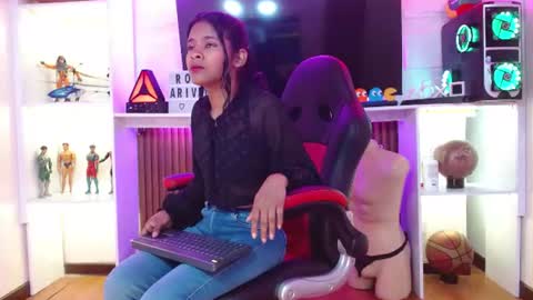 Snapshot of daliila_queen chatting on 06-16-26, 07:27 dalila online show from 06-16-26, 07:27