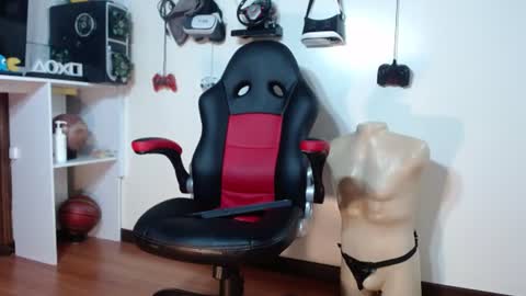 Snapshot of daliila_queen chatting on 06-29-26, 07:03 dalila online show from 06-29-26, 07:03