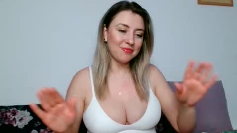 Snapshot of dalyana22 chatting on 04-20-26, 09:16 Maria online show from 04-20-26, 09:16