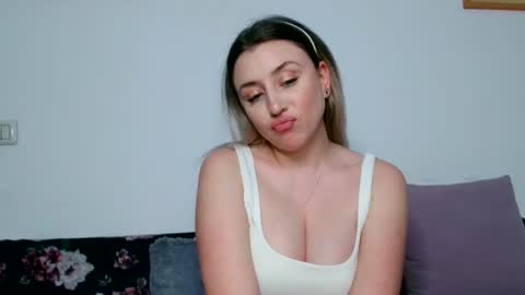 Snapshot of dalyana22 chatting on 04-22-26, 09:05 Maria online show from 04-22-26, 09:05
