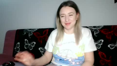 Snapshot of dalyana22 chatting on 04-25-26, 09:23 Maria online show from 04-25-26, 09:23