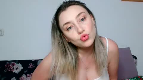 Snapshot of dalyana22 chatting on 04-28-26, 09:42 Maria online show from 04-28-26, 09:42