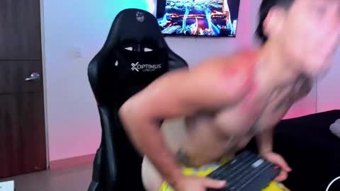 Snapshot of damian_fit chatting on 10-10-25, 10:25 Damian online show from 10-10-25, 10:25