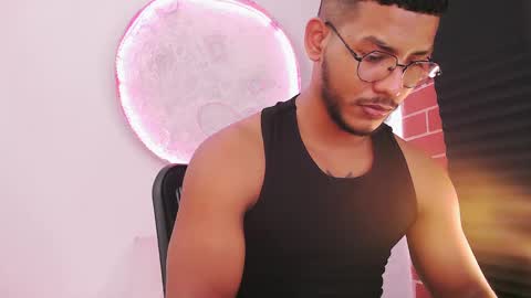 Snapshot of damiann_rees chatting on 12-17-24, 02:11 instagram damiannreed. online show from 12-17-24, 02:11