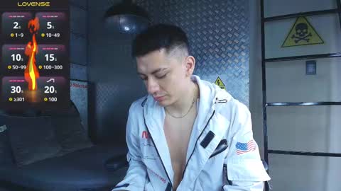 Snapshot of damianphill chatting on 12-28-24, 07:22 Damian Phill online show from 12-28-24, 07:22