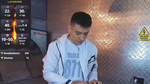 Snapshot of damianphill chatting on 12-28-24, 10:34 Damian Phill online show from 12-28-24, 10:34