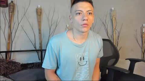 Snapshot of damianphill chatting on 12-31-24, 03:53 Damian Phill online show from 12-31-24, 03:53