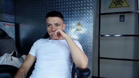 Snapshot of damianphill chatting on 01-03-25, 07:18 Damian Phill online show from 01-03-25, 07:18