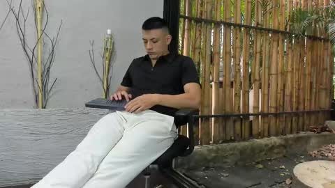 Snapshot of damianphill chatting on 01-09-25, 06:47 Damian Phill online show from 01-09-25, 06:47