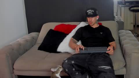 Snapshot of dammianmilleroficial chatting on 02-01-26, 05:00 INSTAGRAM DAMMIANMILLEROFICIAL online show from 02-01-26, 05:00