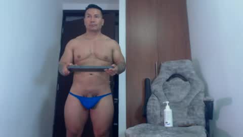 Snapshot of dammuscle chatting on 06-25-26, 02:54 dammuscle online show from 06-25-26, 02:54