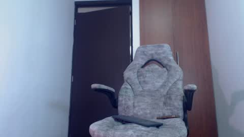 Snapshot of dammuscle chatting on 06-30-26, 05:47 dammuscle online show from 06-30-26, 05:47
