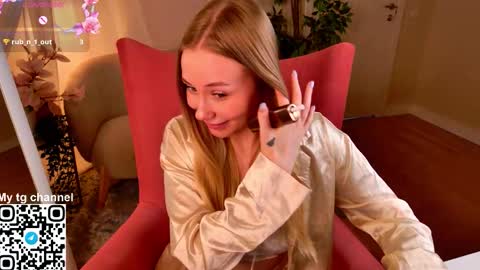 Emilia online show from 12-04-25, 04:27