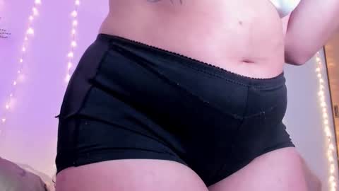 Snapshot of damn_that_booty chatting on 02-06-26, 01:47 Criss online show from 02-06-26, 01:47