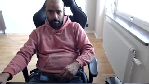 dan_the_man43 online show from 04-10-26, 02:33