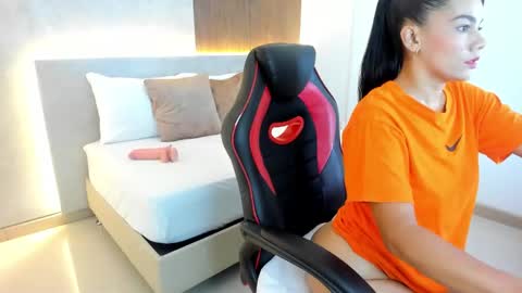 D A N A  online show from 09-16-25, 07:04