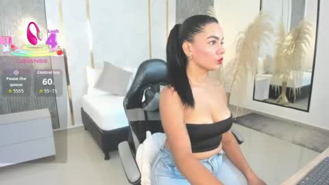 Snapshot of dana_daree chatting on 07-15-26, 07:30 D A N A online show from 07-15-26, 07:30