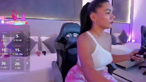Snapshot of dana_daree chatting on 07-17-26, 07:19 D A N A online show from 07-17-26, 07:19