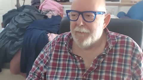 Dancin Daddy Bear online show from 10-21-25, 08:31