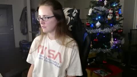 Snapshot of dancingcanadian chatting on 12-21-24, 02:52 DancingCanadian online show from 12-21-24, 02:52