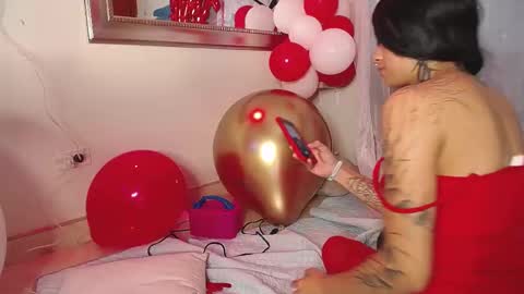 Snapshot of dandarkie01 chatting on 02-14-25, 05:03 dandarkie online show from 02-14-25, 05:03