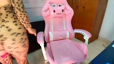 Danella Houston online show from 12-16-25, 05:51