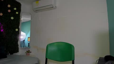 Snapshot of dani_lue chatting on 12-15-24, 12:17 dani_lue online show from 12-15-24, 12:17