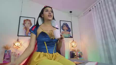 Snapshot of dani_parkerr chatting on 06-20-26, 07:05 online show from 06-20-26, 07:05