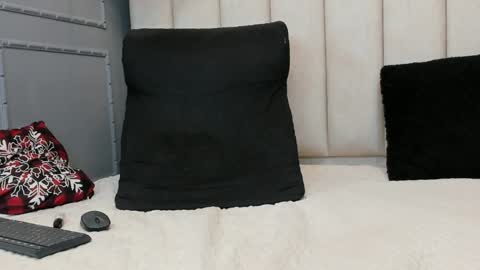 Snapshot of dania_moore_ chatting on 12-17-24, 11:05 JANE online show from 12-17-24, 11:05