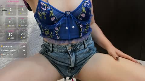 Snapshot of dania_moore_ chatting on 12-19-24, 10:42 JANE online show from 12-19-24, 10:42