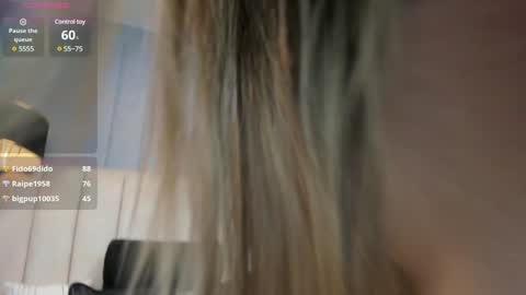 Snapshot of dania_moore_ chatting on 12-21-24, 07:49 JANE online show from 12-21-24, 07:49