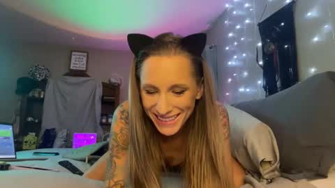 Snapshot of danidragon69 chatting on 12-28-24, 07:11 Dani Dragon online show from 12-28-24, 07:11