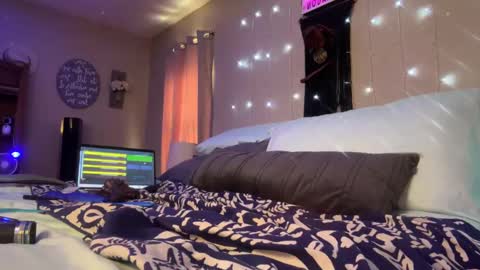 Snapshot of danidragon69 chatting on 12-31-24, 03:31 Dani Dragon online show from 12-31-24, 03:31