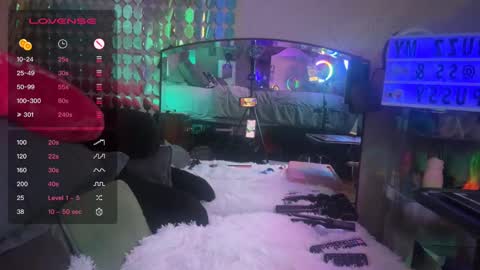 Snapshot of danidragon69 chatting on 01-31-25, 08:43 Dani Dragon online show from 01-31-25, 08:43