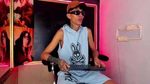 daniel_deluc77 online show from 01-10-26, 04:03