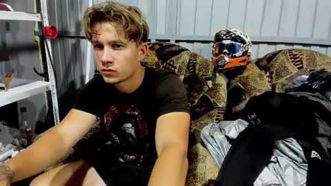 Snapshot of daniel_like chatting on 08-05-26, 10:40 Just Ben online show from 08-05-26, 10:40