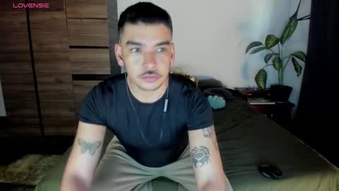 Snapshot of daniel_vianchi chatting on 11-17-25, 08:25 Dani online show from 11-17-25, 08:25