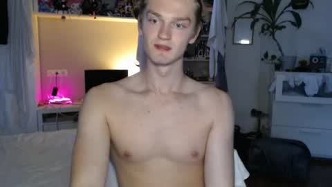 Snapshot of daniel_yumm chatting on 06-28-26, 04:07 Daniel online show from 06-28-26, 04:07