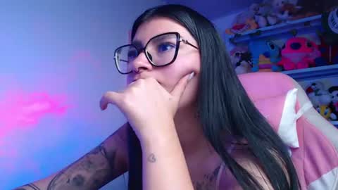 Snapshot of daniela_cute22 chatting on 07-14-26, 03:33 DANIELA online show from 07-14-26, 03:33