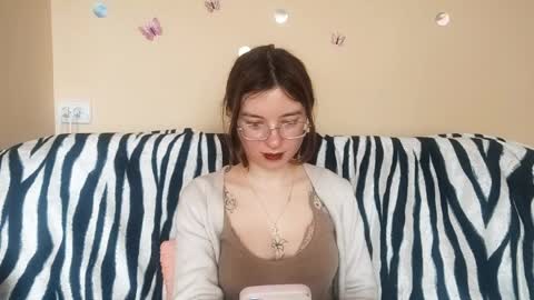 Mia online show from 04-20-26, 01:14