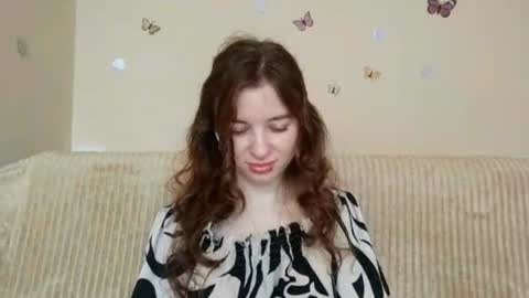 Snapshot of daniellevaulet chatting on 07-16-26, 07:14 Mia online show from 07-16-26, 07:14