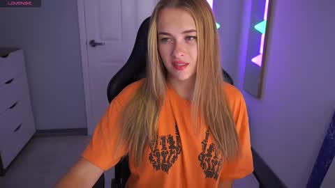 Hi my name is Anna. Please say hello I like to chat with you. If u have request use Tip option .Thank you online show from 10-19-25, 12:55