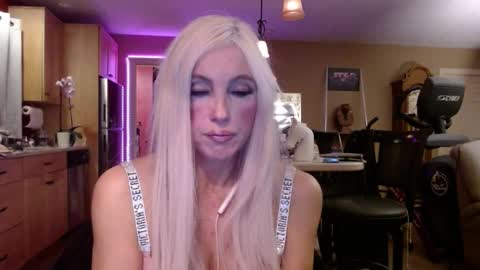 Snapshot of danikawhite69 chatting on 01-21-25, 06:00 DanikaWhite69 online show from 01-21-25, 06:00