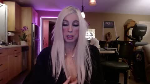 Snapshot of danikawhite69 chatting on 02-23-25, 10:17 DanikaWhite69 online show from 02-23-25, 10:17